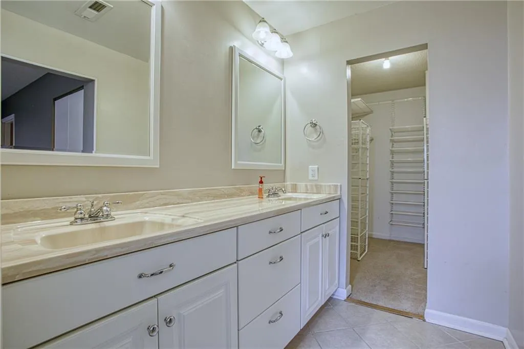 84 Dunwoody Springs Drive Unit C, Atlanta, Georgia 30328, 3 Bedrooms Bedrooms, ,2 BathroomsBathrooms,Residential,Sold,84 Dunwoody Springs Drive Unit C,7147131