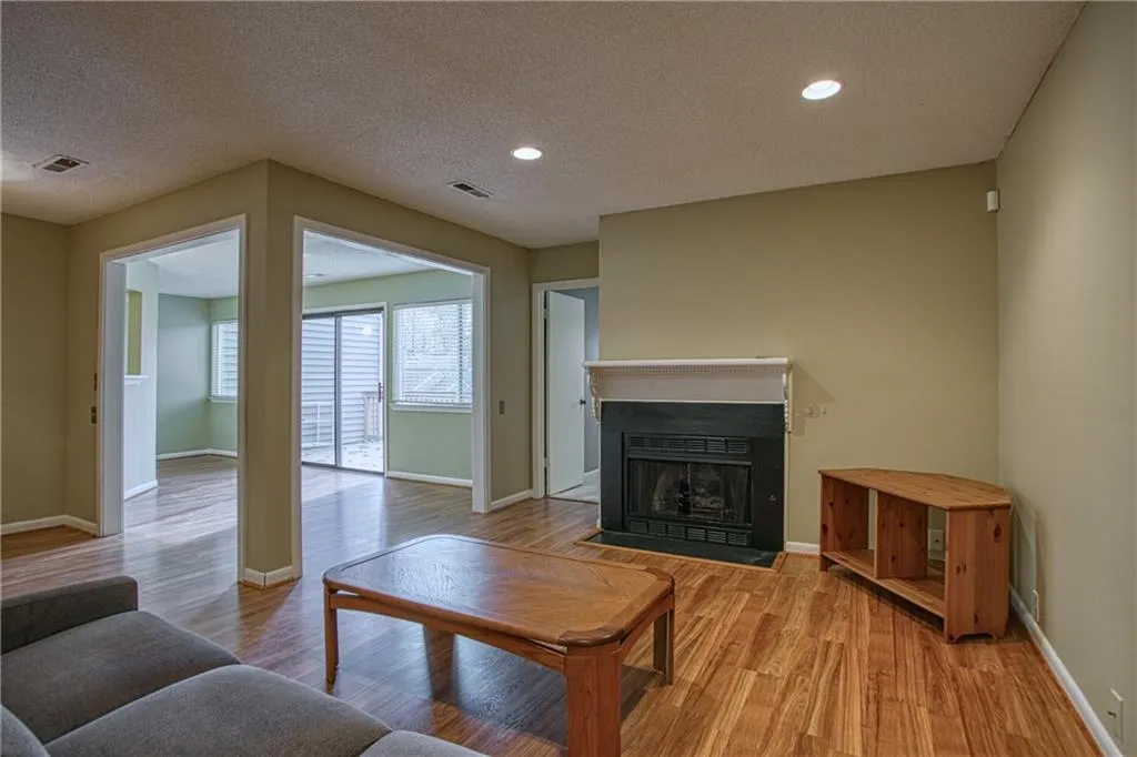 84 Dunwoody Springs Drive Unit C, Atlanta, Georgia 30328, 3 Bedrooms Bedrooms, ,2 BathroomsBathrooms,Residential,Sold,84 Dunwoody Springs Drive Unit C,7147131