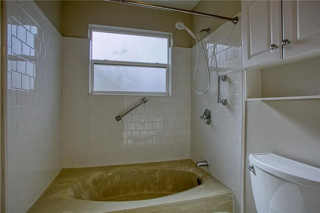 84 Dunwoody Springs Drive Unit C, Atlanta, Georgia 30328, 3 Bedrooms Bedrooms, ,2 BathroomsBathrooms,Residential,Sold,84 Dunwoody Springs Drive Unit C,7147131