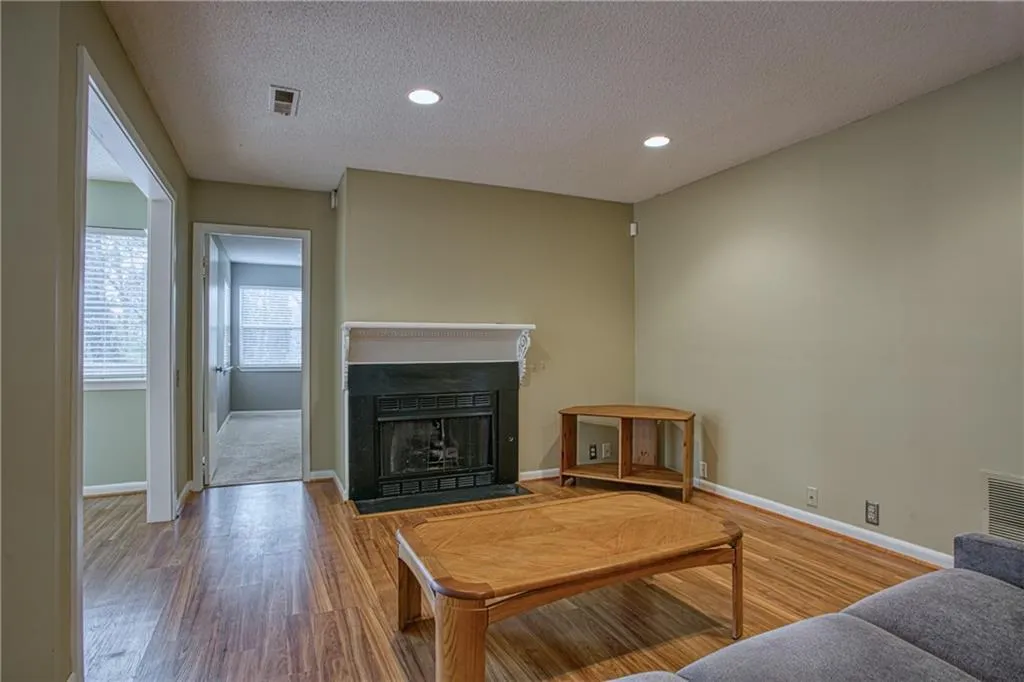 84 Dunwoody Springs Drive Unit C, Atlanta, Georgia 30328, 3 Bedrooms Bedrooms, ,2 BathroomsBathrooms,Residential,Sold,84 Dunwoody Springs Drive Unit C,7147131