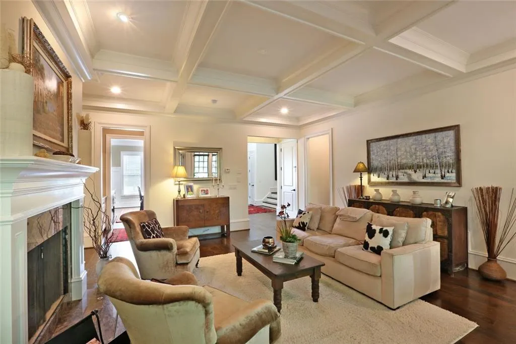 2035 Springlake Court Nw, Atlanta, Georgia 30318, 6 Bedrooms Bedrooms, ,5 BathroomsBathrooms,Residential,Sold,2035 Springlake Court Nw,5703417
