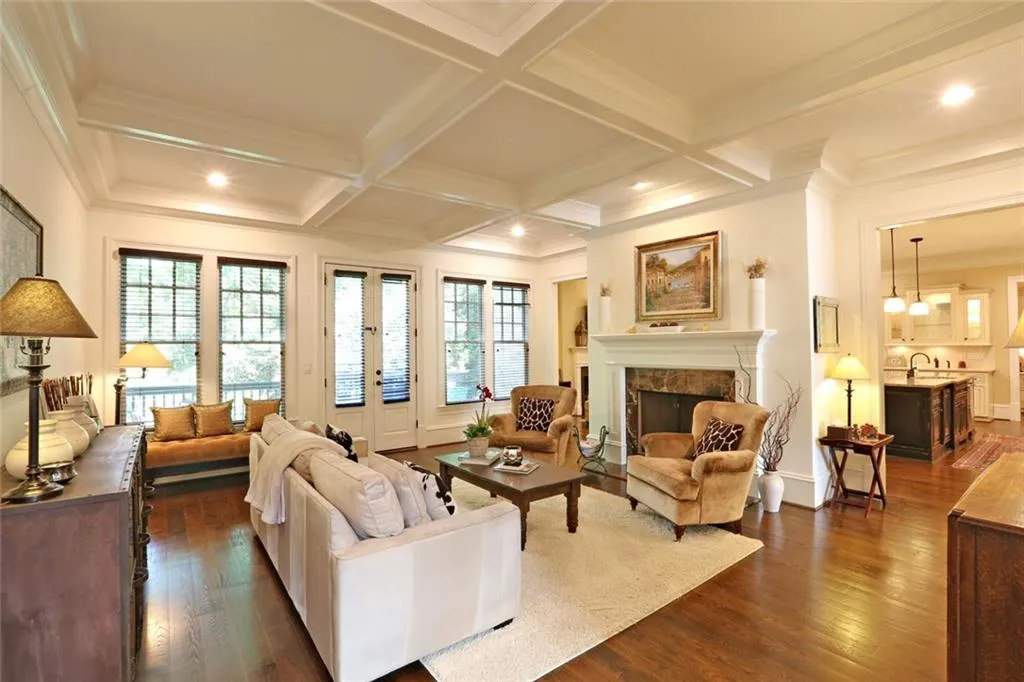 2035 Springlake Court Nw, Atlanta, Georgia 30318, 6 Bedrooms Bedrooms, ,5 BathroomsBathrooms,Residential,Sold,2035 Springlake Court Nw,5703417