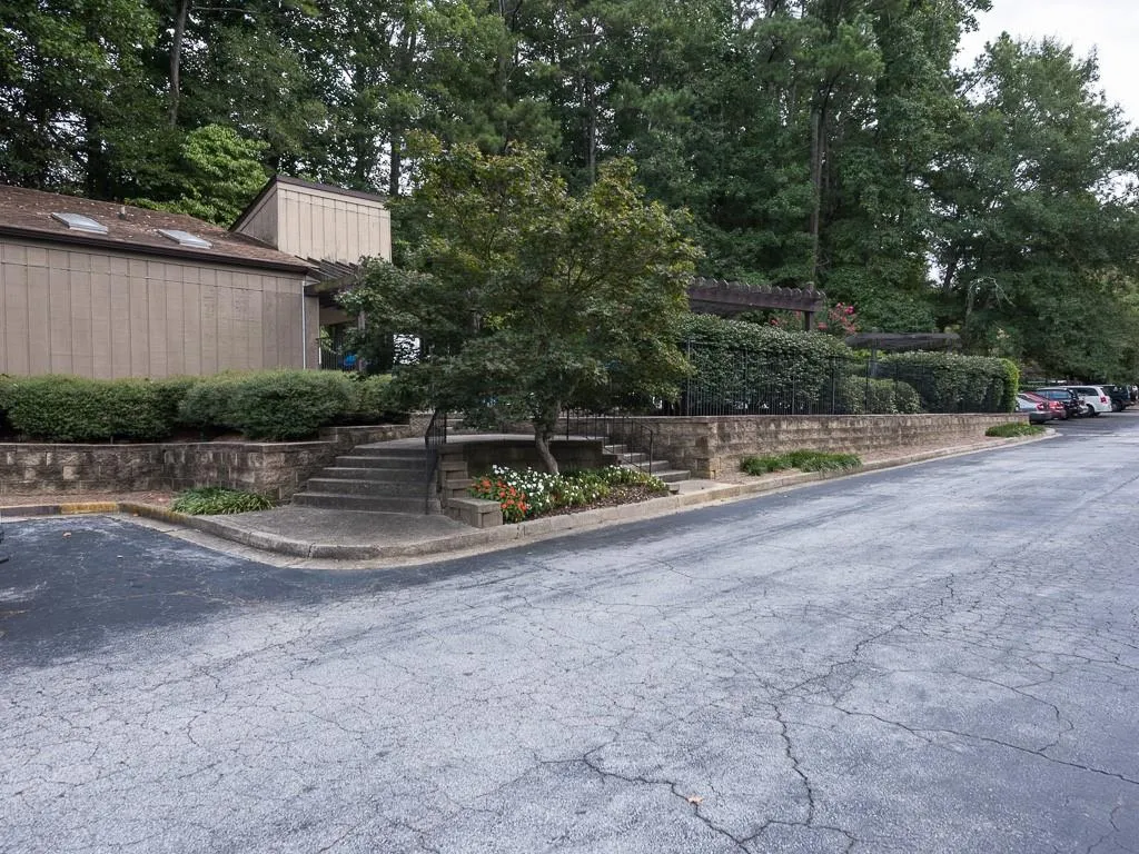 305 River Run Drive, Sandy Springs, Georgia 30350, 1 Bedroom Bedrooms, ,1 BathroomBathrooms,Residential,Sold,305 River Run Drive,6780322