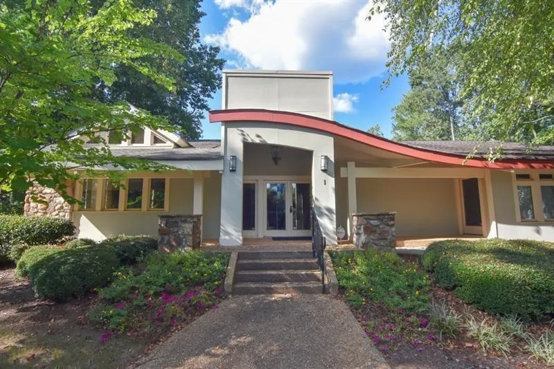 707 Garden Court, Sandy Springs, Georgia 30328, 2 Bedrooms Bedrooms, ,2 BathroomsBathrooms,Residential,Sold,707 Garden Court,7077389