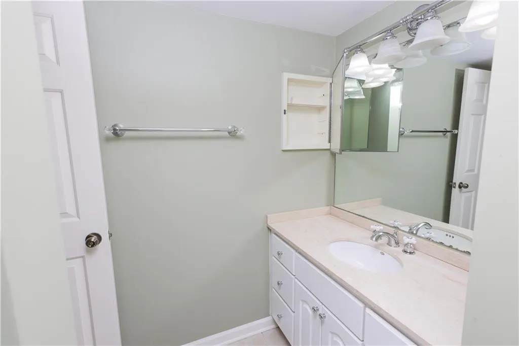 707 Garden Court, Sandy Springs, Georgia 30328, 2 Bedrooms Bedrooms, ,2 BathroomsBathrooms,Residential,Sold,707 Garden Court,7077389