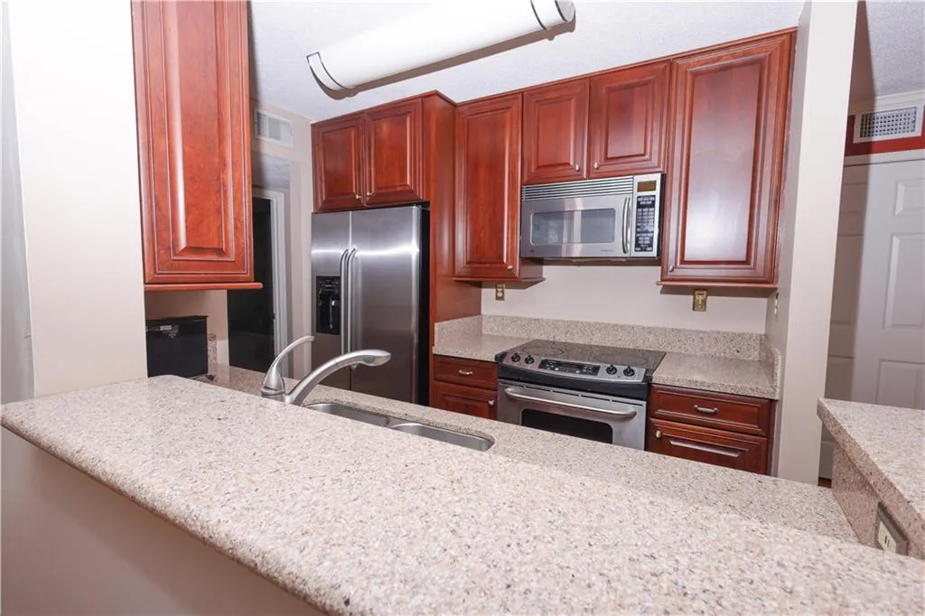 707 Garden Court, Sandy Springs, Georgia 30328, 2 Bedrooms Bedrooms, ,2 BathroomsBathrooms,Residential,Sold,707 Garden Court,7077389