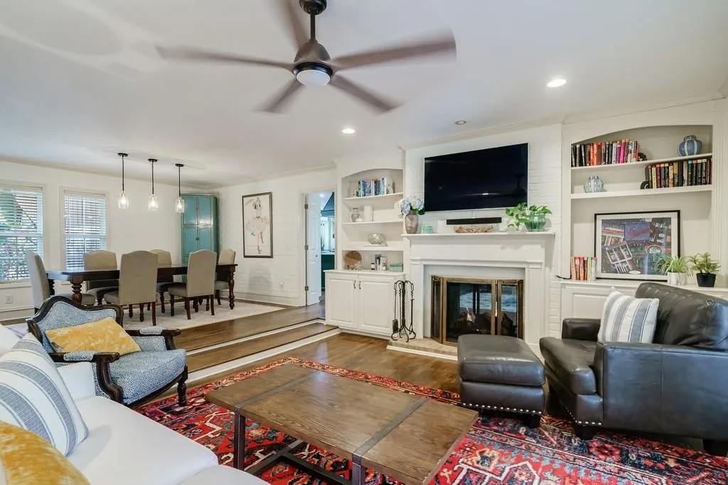 286 W Spalding Drive, Sandy Springs, Georgia 30328, 4 Bedrooms Bedrooms, ,2 BathroomsBathrooms,Residential,Sold,286 W Spalding Drive,7140639