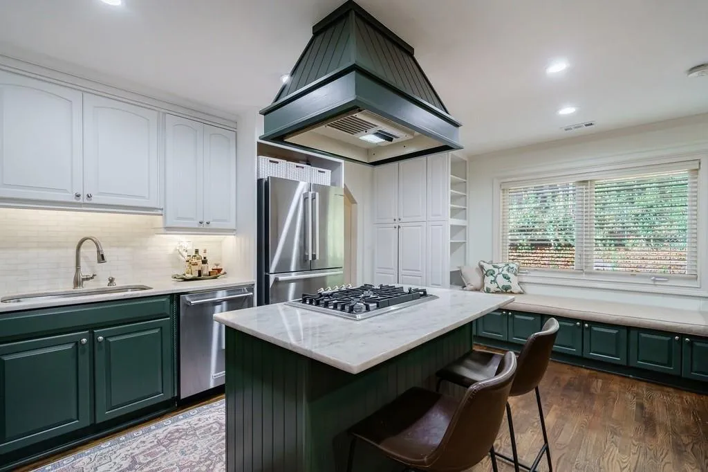 286 W Spalding Drive, Sandy Springs, Georgia 30328, 4 Bedrooms Bedrooms, ,2 BathroomsBathrooms,Residential,Sold,286 W Spalding Drive,7140639