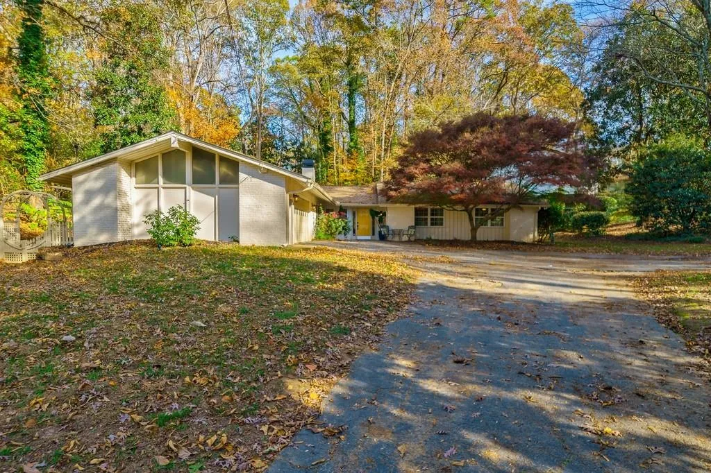 286 W Spalding Drive, Sandy Springs, Georgia 30328, 4 Bedrooms Bedrooms, ,2 BathroomsBathrooms,Residential,Sold,286 W Spalding Drive,7140639