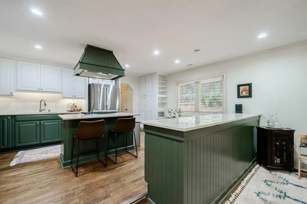 286 W Spalding Drive, Sandy Springs, Georgia 30328, 4 Bedrooms Bedrooms, ,2 BathroomsBathrooms,Residential,Sold,286 W Spalding Drive,7140639