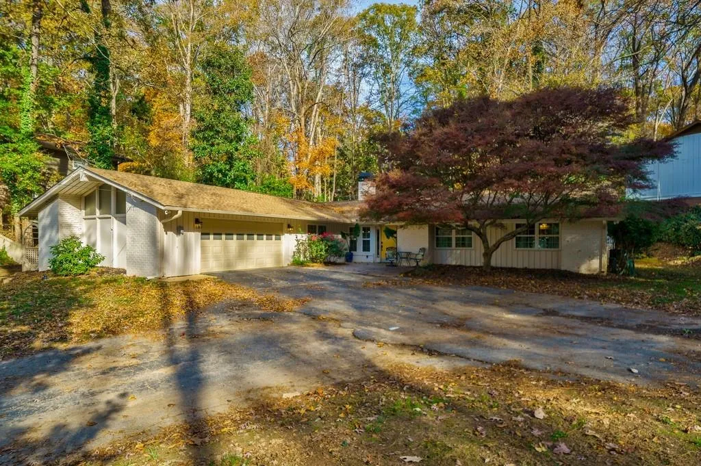286 W Spalding Drive, Sandy Springs, Georgia 30328, 4 Bedrooms Bedrooms, ,2 BathroomsBathrooms,Residential,Sold,286 W Spalding Drive,7140639