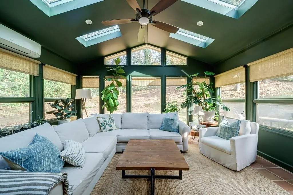 286 W Spalding Drive, Sandy Springs, Georgia 30328, 4 Bedrooms Bedrooms, ,2 BathroomsBathrooms,Residential,Sold,286 W Spalding Drive,7140639