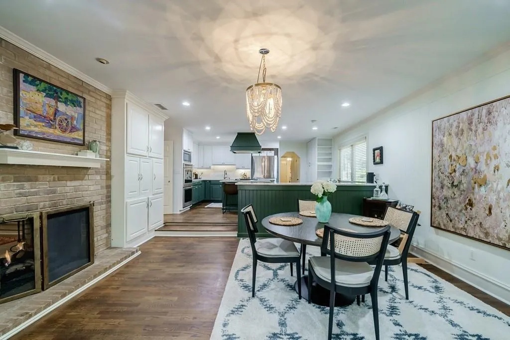 286 W Spalding Drive, Sandy Springs, Georgia 30328, 4 Bedrooms Bedrooms, ,2 BathroomsBathrooms,Residential,Sold,286 W Spalding Drive,7140639