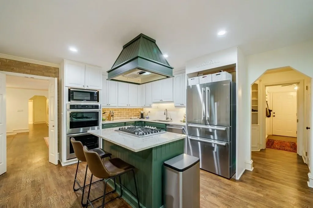 286 W Spalding Drive, Sandy Springs, Georgia 30328, 4 Bedrooms Bedrooms, ,2 BathroomsBathrooms,Residential,Sold,286 W Spalding Drive,7140639