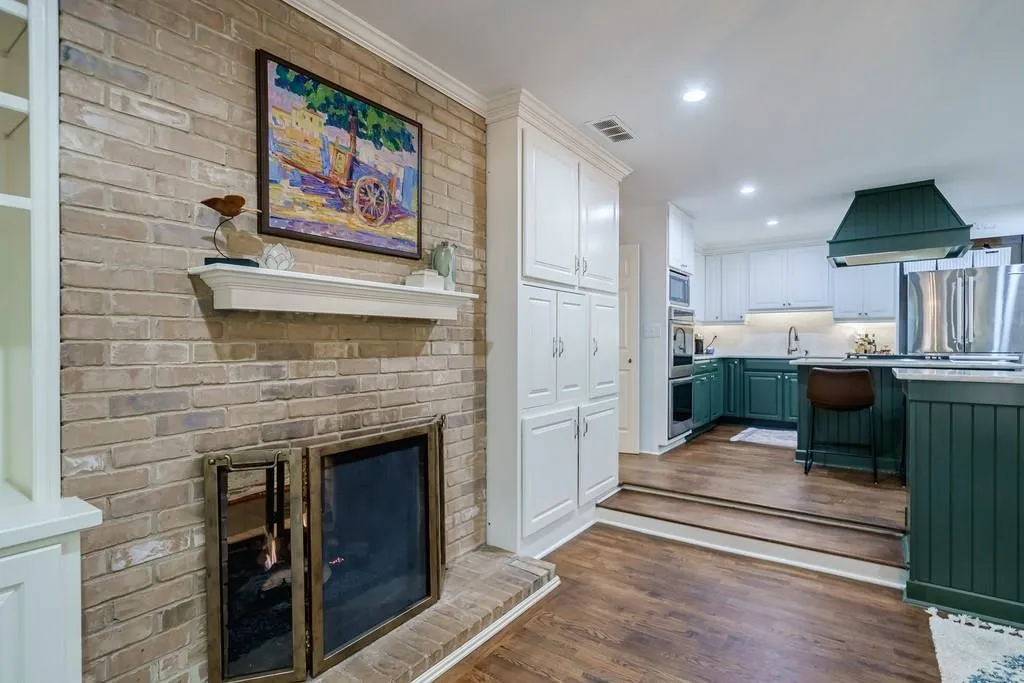 286 W Spalding Drive, Sandy Springs, Georgia 30328, 4 Bedrooms Bedrooms, ,2 BathroomsBathrooms,Residential,Sold,286 W Spalding Drive,7140639