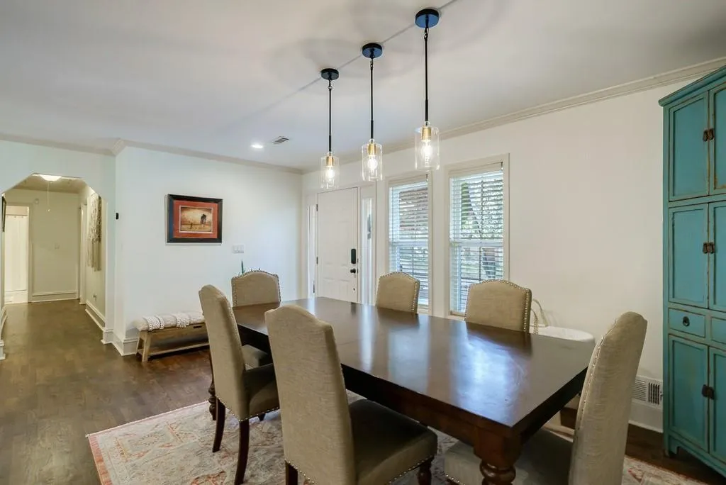 286 W Spalding Drive, Sandy Springs, Georgia 30328, 4 Bedrooms Bedrooms, ,2 BathroomsBathrooms,Residential,Sold,286 W Spalding Drive,7140639