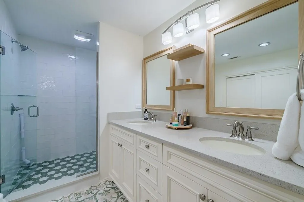 286 W Spalding Drive, Sandy Springs, Georgia 30328, 4 Bedrooms Bedrooms, ,2 BathroomsBathrooms,Residential,Sold,286 W Spalding Drive,7140639