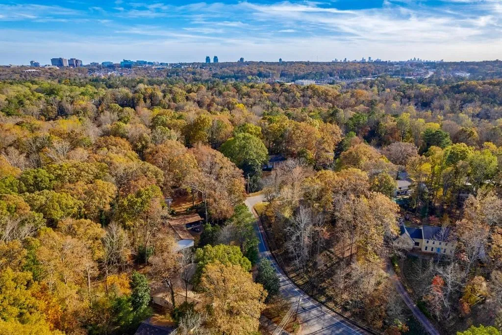 286 W Spalding Drive, Sandy Springs, Georgia 30328, 4 Bedrooms Bedrooms, ,2 BathroomsBathrooms,Residential,Sold,286 W Spalding Drive,7140639