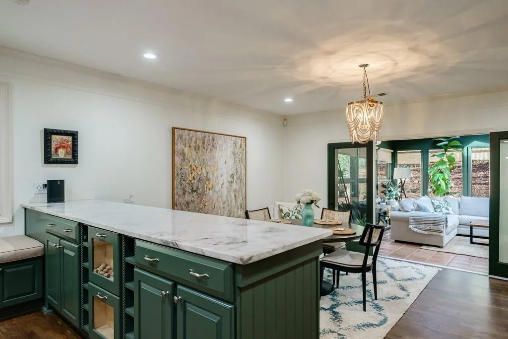 286 W Spalding Drive, Sandy Springs, Georgia 30328, 4 Bedrooms Bedrooms, ,2 BathroomsBathrooms,Residential,Sold,286 W Spalding Drive,7140639