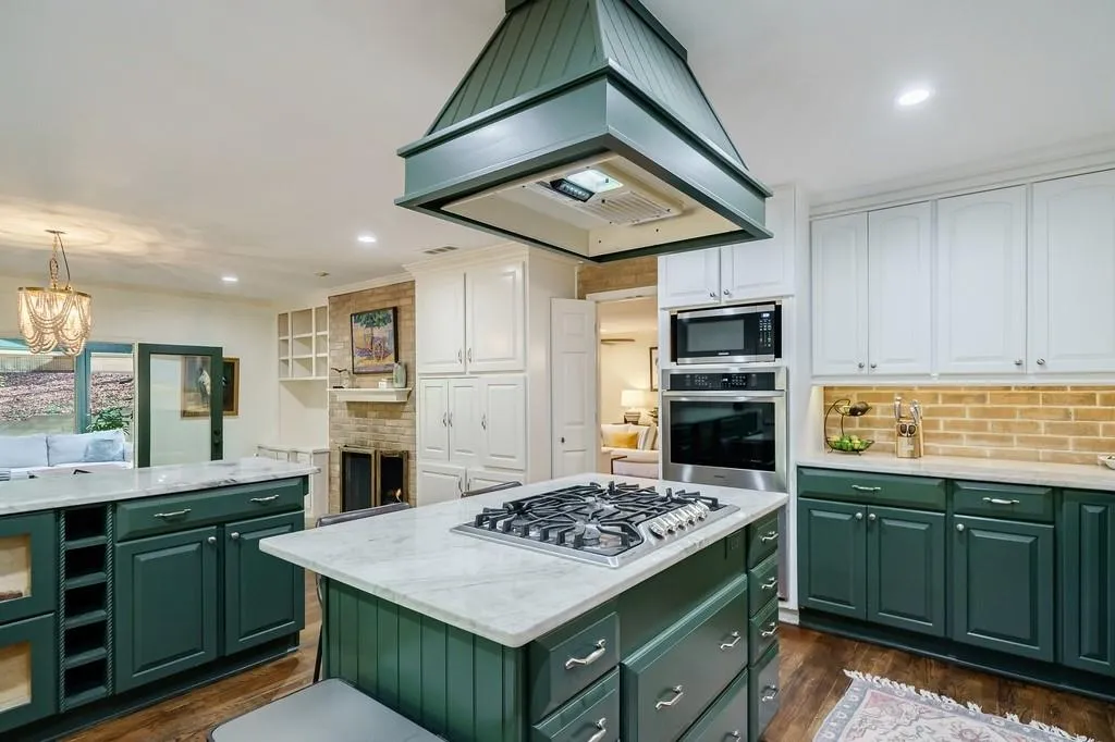 286 W Spalding Drive, Sandy Springs, Georgia 30328, 4 Bedrooms Bedrooms, ,2 BathroomsBathrooms,Residential,Sold,286 W Spalding Drive,7140639