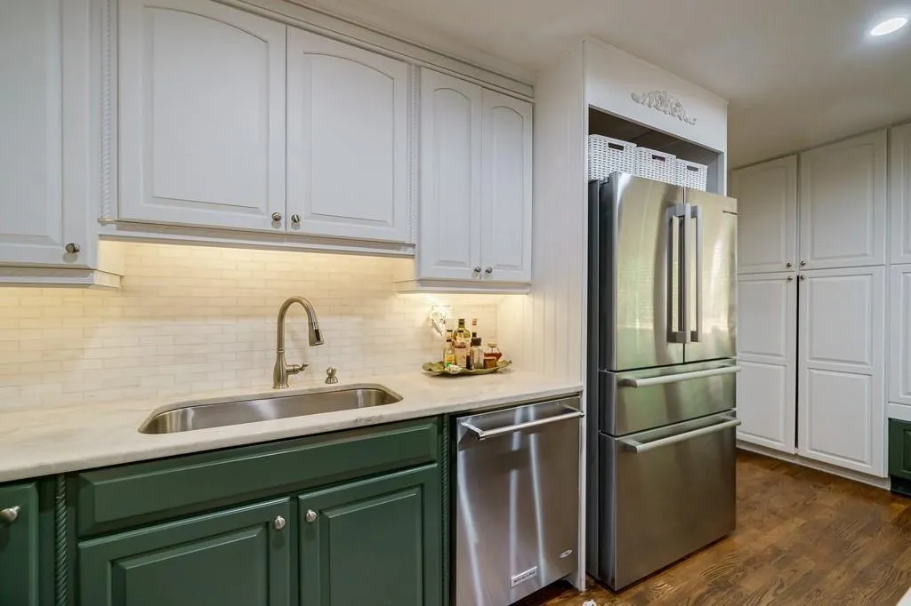 286 W Spalding Drive, Sandy Springs, Georgia 30328, 4 Bedrooms Bedrooms, ,2 BathroomsBathrooms,Residential,Sold,286 W Spalding Drive,7140639