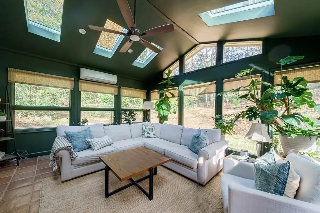 286 W Spalding Drive, Sandy Springs, Georgia 30328, 4 Bedrooms Bedrooms, ,2 BathroomsBathrooms,Residential,Sold,286 W Spalding Drive,7140639