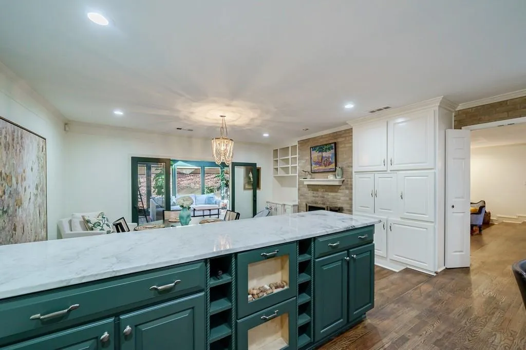 286 W Spalding Drive, Sandy Springs, Georgia 30328, 4 Bedrooms Bedrooms, ,2 BathroomsBathrooms,Residential,Sold,286 W Spalding Drive,7140639