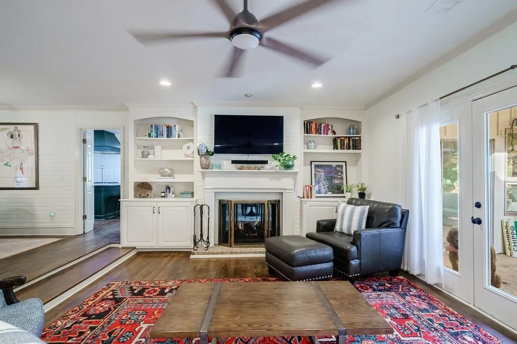 286 W Spalding Drive, Sandy Springs, Georgia 30328, 4 Bedrooms Bedrooms, ,2 BathroomsBathrooms,Residential,Sold,286 W Spalding Drive,7140639