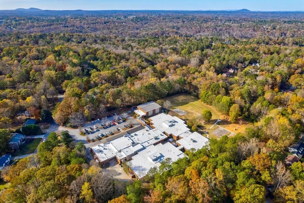 286 W Spalding Drive, Sandy Springs, Georgia 30328, 4 Bedrooms Bedrooms, ,2 BathroomsBathrooms,Residential,Sold,286 W Spalding Drive,7140639