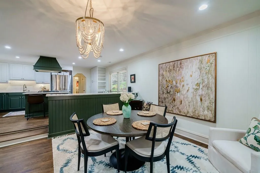 286 W Spalding Drive, Sandy Springs, Georgia 30328, 4 Bedrooms Bedrooms, ,2 BathroomsBathrooms,Residential,Sold,286 W Spalding Drive,7140639