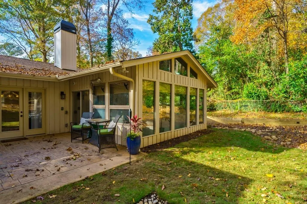 286 W Spalding Drive, Sandy Springs, Georgia 30328, 4 Bedrooms Bedrooms, ,2 BathroomsBathrooms,Residential,Sold,286 W Spalding Drive,7140639