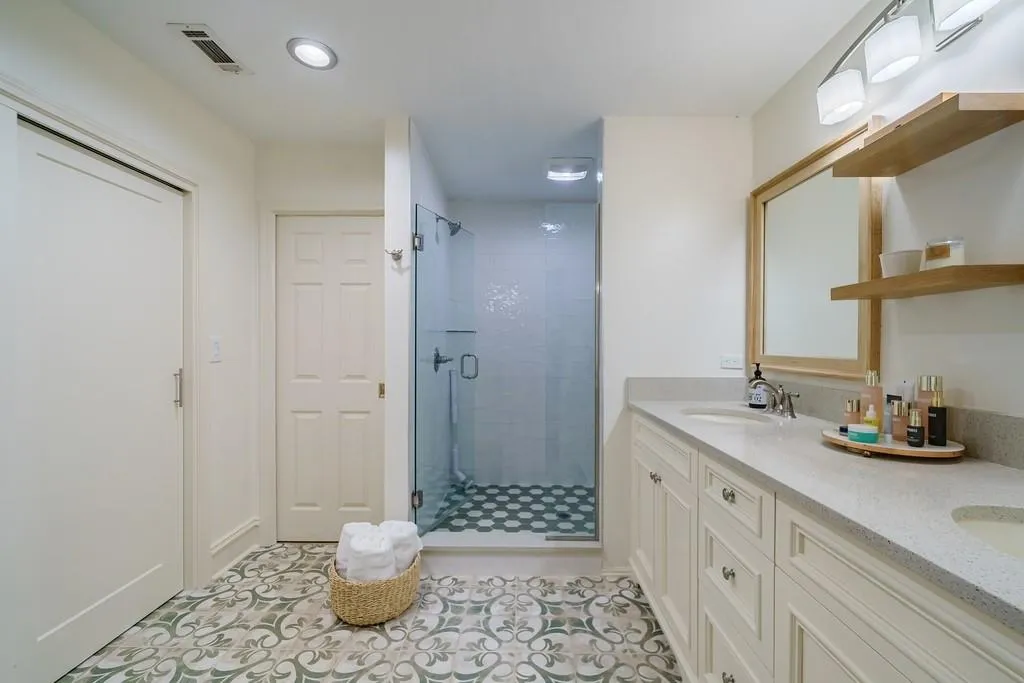 286 W Spalding Drive, Sandy Springs, Georgia 30328, 4 Bedrooms Bedrooms, ,2 BathroomsBathrooms,Residential,Sold,286 W Spalding Drive,7140639