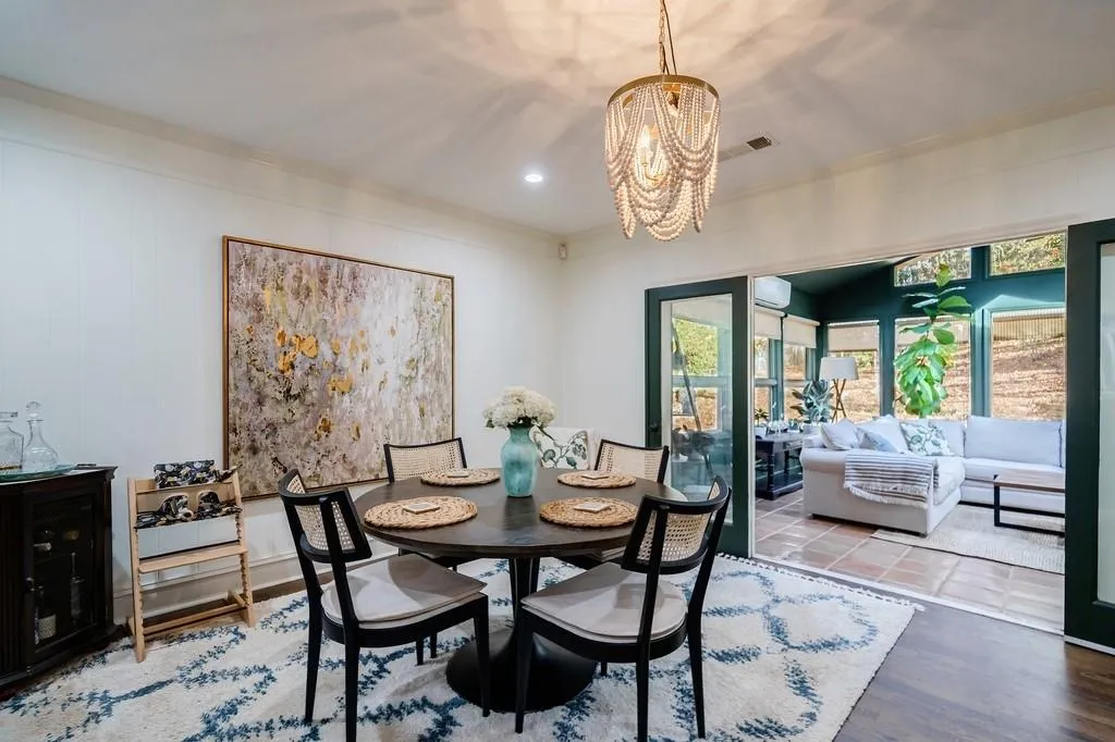 286 W Spalding Drive, Sandy Springs, Georgia 30328, 4 Bedrooms Bedrooms, ,2 BathroomsBathrooms,Residential,Sold,286 W Spalding Drive,7140639