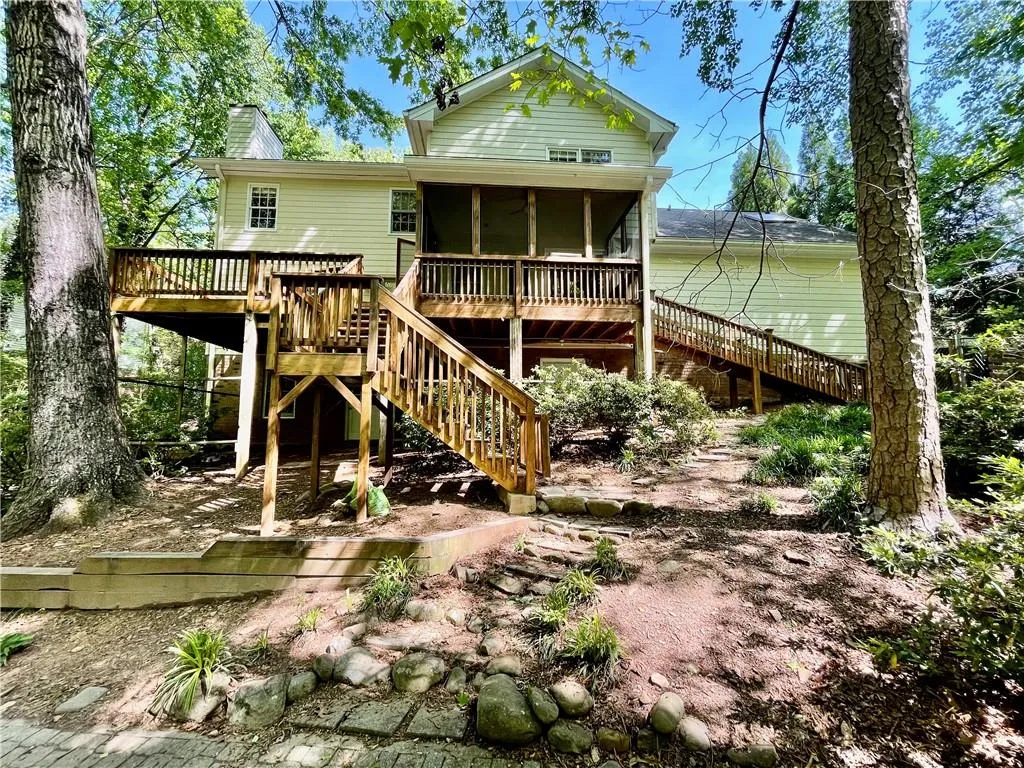 555 Tahoma Drive, Sandy Springs, Georgia 30350, 4 Bedrooms Bedrooms, ,2 BathroomsBathrooms,Residential,Sold,555 Tahoma Drive,6874595