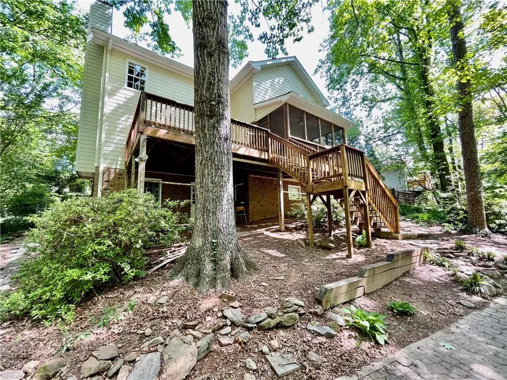 555 Tahoma Drive, Sandy Springs, Georgia 30350, 4 Bedrooms Bedrooms, ,2 BathroomsBathrooms,Residential,Sold,555 Tahoma Drive,6874595