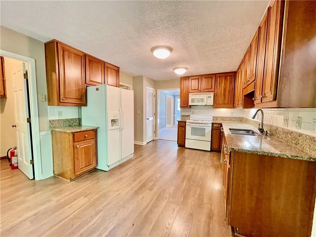 555 Tahoma Drive, Sandy Springs, Georgia 30350, 4 Bedrooms Bedrooms, ,2 BathroomsBathrooms,Residential,Sold,555 Tahoma Drive,6874595