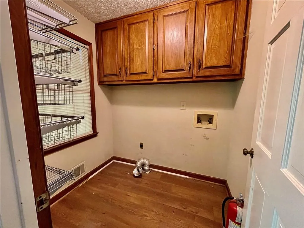 555 Tahoma Drive, Sandy Springs, Georgia 30350, 4 Bedrooms Bedrooms, ,2 BathroomsBathrooms,Residential,Sold,555 Tahoma Drive,6874595