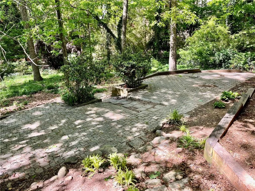 555 Tahoma Drive, Sandy Springs, Georgia 30350, 4 Bedrooms Bedrooms, ,2 BathroomsBathrooms,Residential,Sold,555 Tahoma Drive,6874595