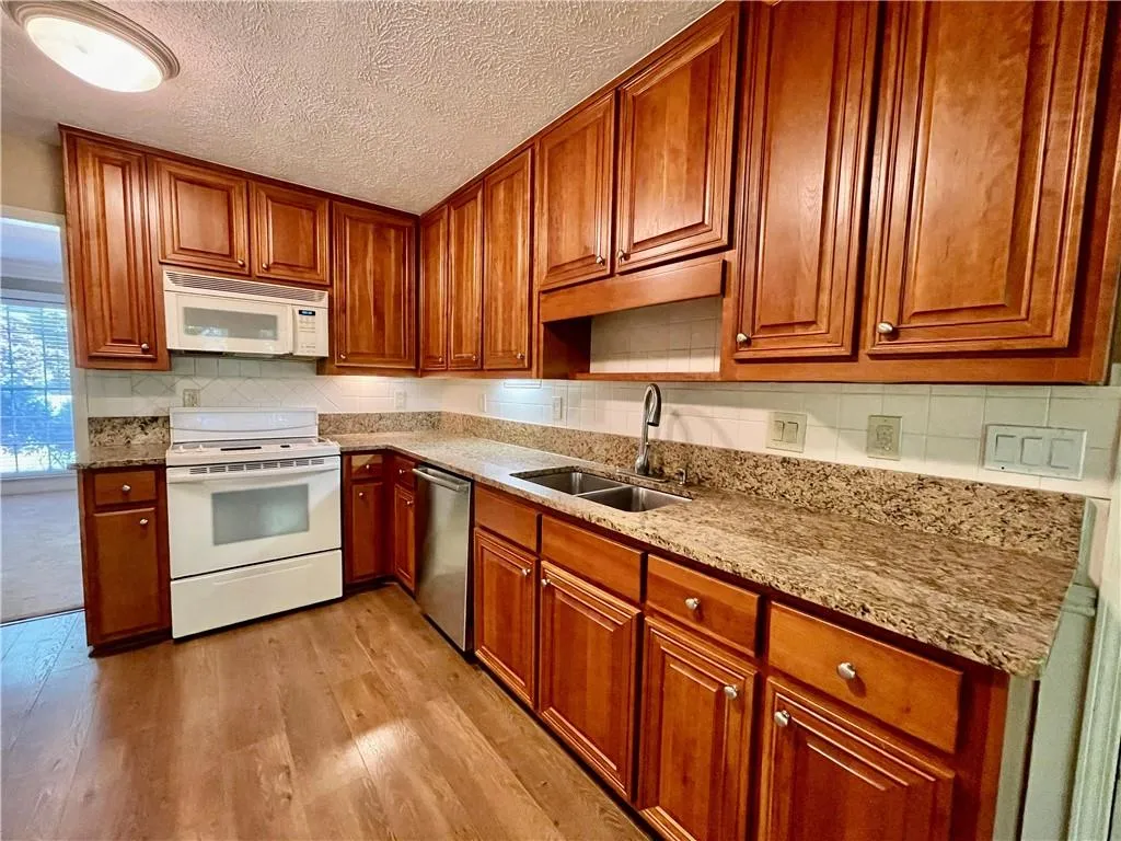 555 Tahoma Drive, Sandy Springs, Georgia 30350, 4 Bedrooms Bedrooms, ,2 BathroomsBathrooms,Residential,Sold,555 Tahoma Drive,6874595