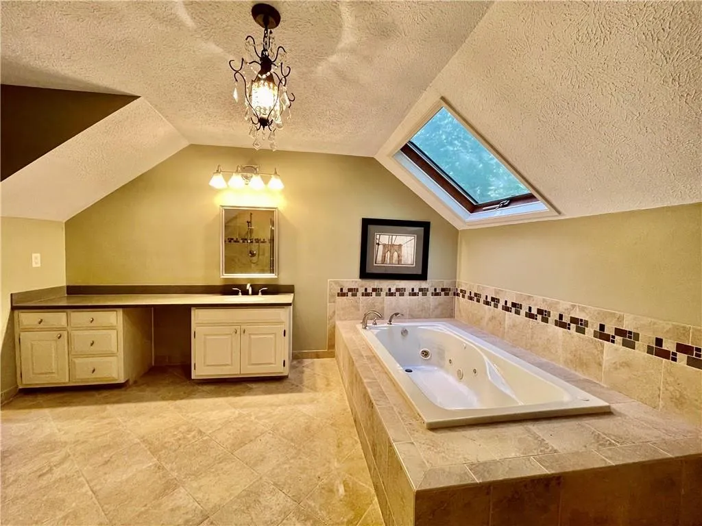 555 Tahoma Drive, Sandy Springs, Georgia 30350, 4 Bedrooms Bedrooms, ,2 BathroomsBathrooms,Residential,Sold,555 Tahoma Drive,6874595