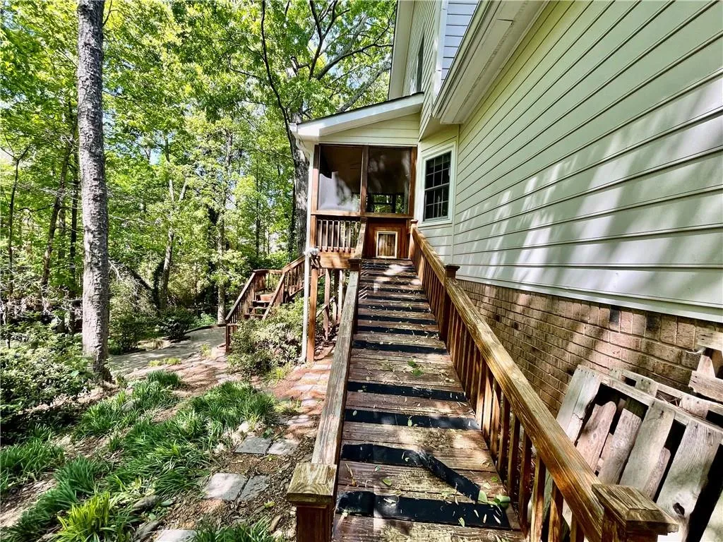 555 Tahoma Drive, Sandy Springs, Georgia 30350, 4 Bedrooms Bedrooms, ,2 BathroomsBathrooms,Residential,Sold,555 Tahoma Drive,6874595