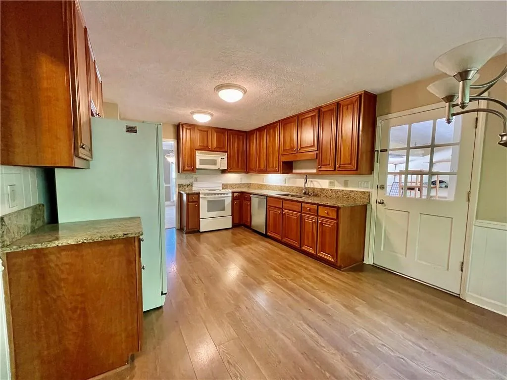 555 Tahoma Drive, Sandy Springs, Georgia 30350, 4 Bedrooms Bedrooms, ,2 BathroomsBathrooms,Residential,Sold,555 Tahoma Drive,6874595