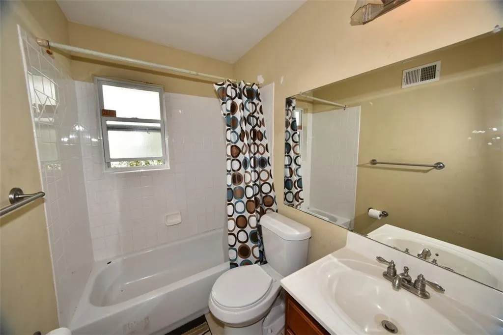 6940 Roswell Road Unit 11a, Atlanta, Georgia 30328, 2 Bedrooms Bedrooms, ,1 BathroomBathrooms,Residential,Sold,6940 Roswell Road Unit 11a,5691939