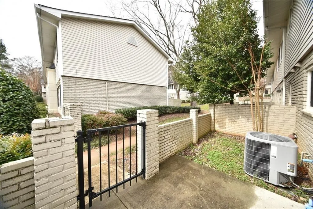 6940 Roswell Road Unit 11a, Atlanta, Georgia 30328, 2 Bedrooms Bedrooms, ,1 BathroomBathrooms,Residential,Sold,6940 Roswell Road Unit 11a,5691939