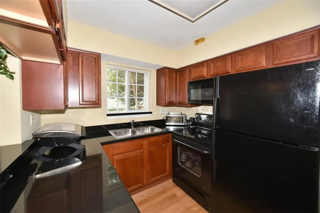 6940 Roswell Road Unit 11a, Atlanta, Georgia 30328, 2 Bedrooms Bedrooms, ,1 BathroomBathrooms,Residential,Sold,6940 Roswell Road Unit 11a,5691939