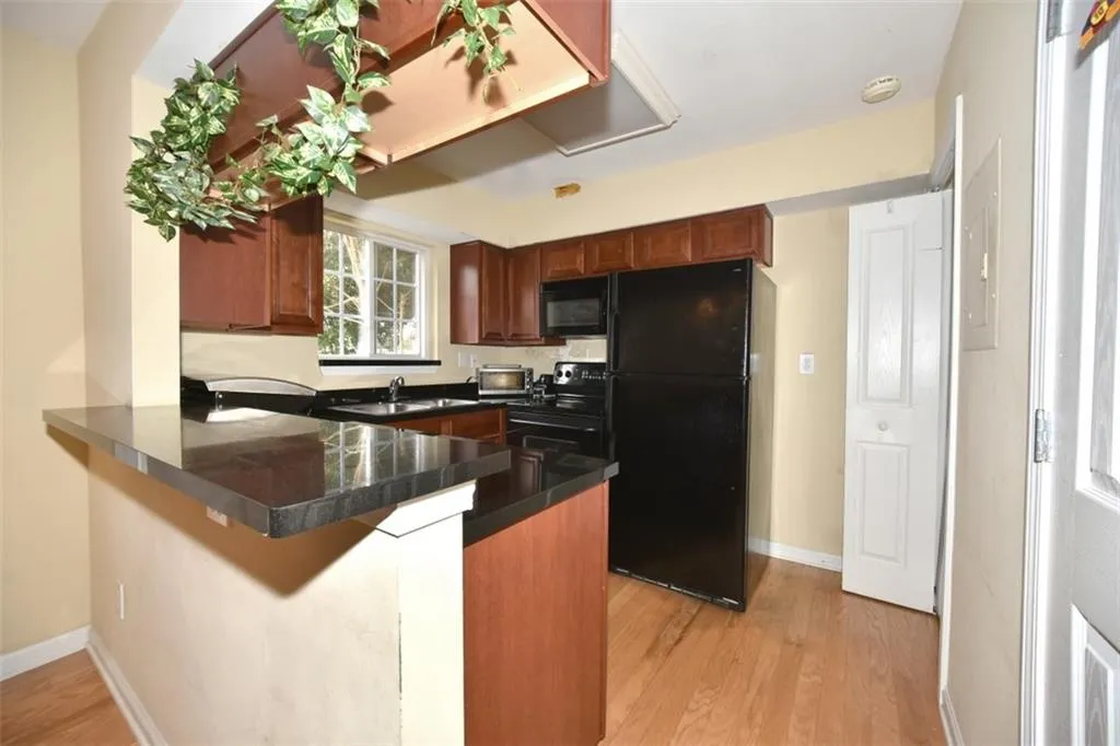 6940 Roswell Road Unit 11a, Atlanta, Georgia 30328, 2 Bedrooms Bedrooms, ,1 BathroomBathrooms,Residential,Sold,6940 Roswell Road Unit 11a,5691939