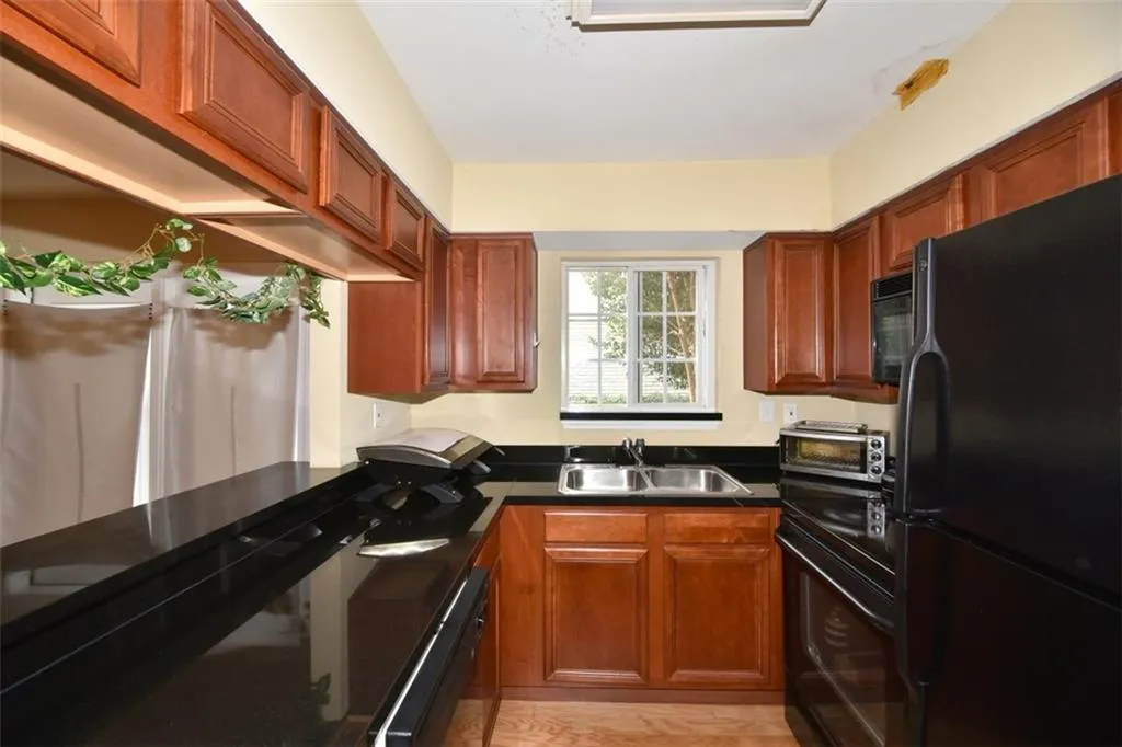 6940 Roswell Road Unit 11a, Atlanta, Georgia 30328, 2 Bedrooms Bedrooms, ,1 BathroomBathrooms,Residential,Sold,6940 Roswell Road Unit 11a,5691939