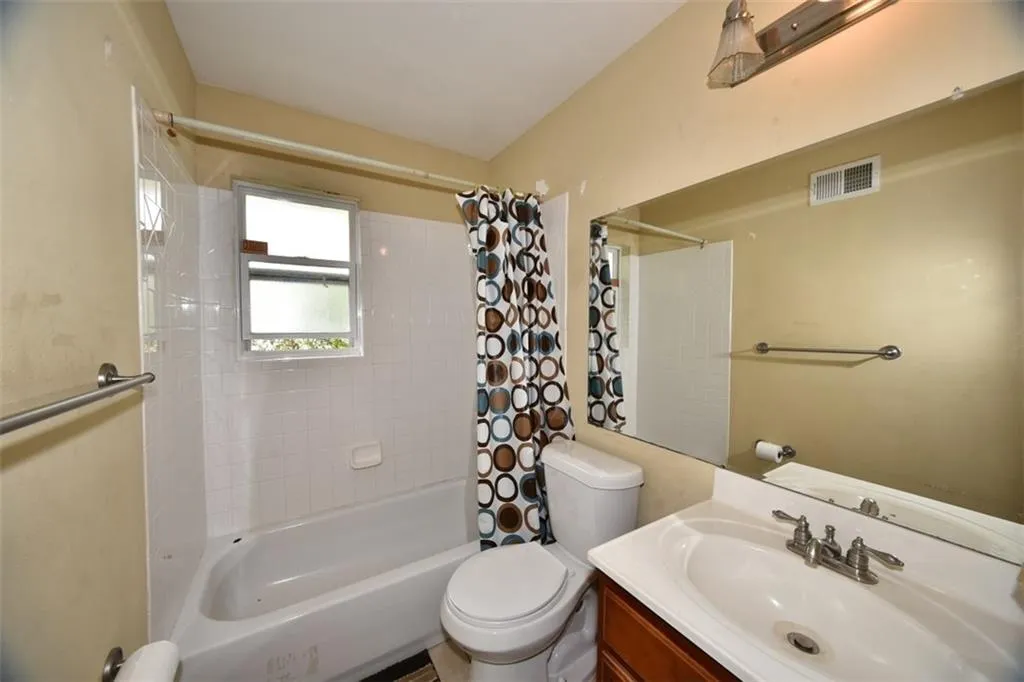 6940 Roswell Road Unit 11a, Atlanta, Georgia 30328, 2 Bedrooms Bedrooms, ,1 BathroomBathrooms,Residential,Sold,6940 Roswell Road Unit 11a,5691939