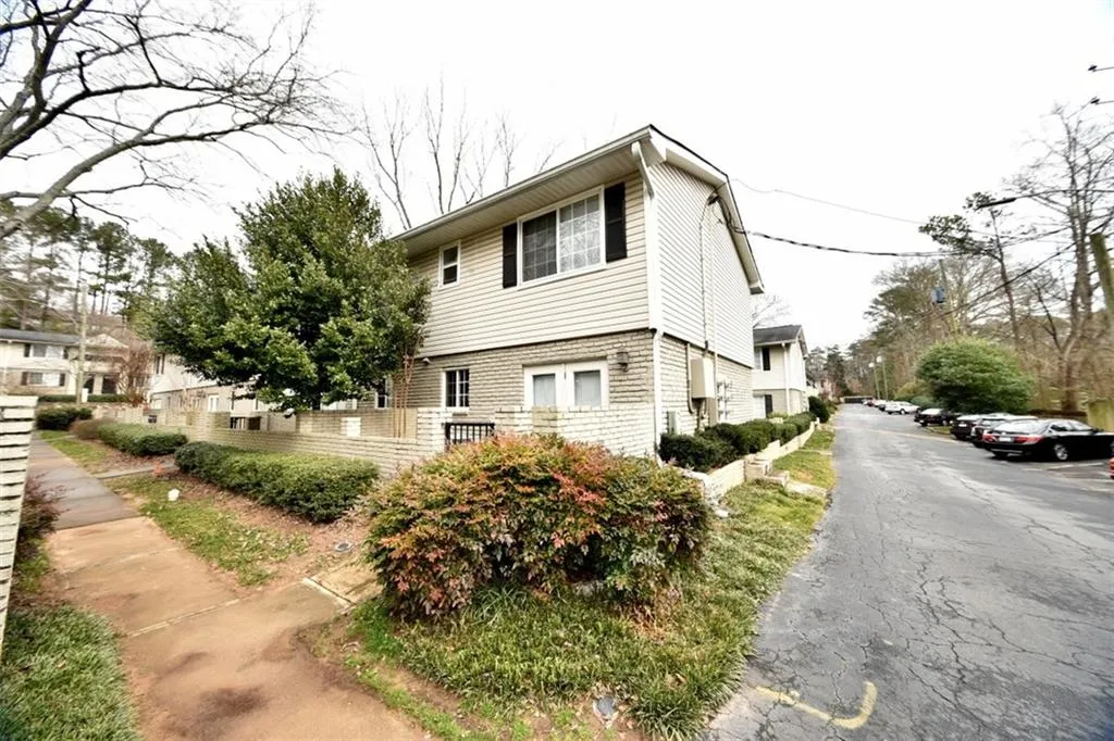 6940 Roswell Road Unit 11a, Atlanta, Georgia 30328, 2 Bedrooms Bedrooms, ,1 BathroomBathrooms,Residential,Sold,6940 Roswell Road Unit 11a,5691939