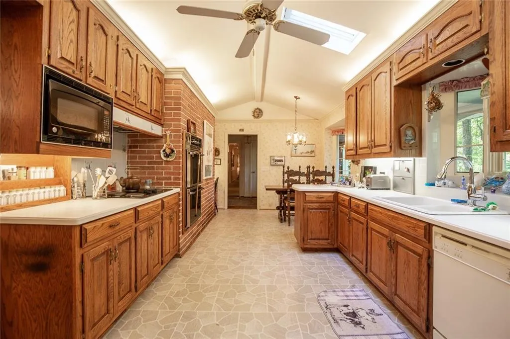 5135 Middlebury Lane, Sandy Springs, Georgia 30327, 5 Bedrooms Bedrooms, ,3 BathroomsBathrooms,Residential,Sold,5135 Middlebury Lane,6965367